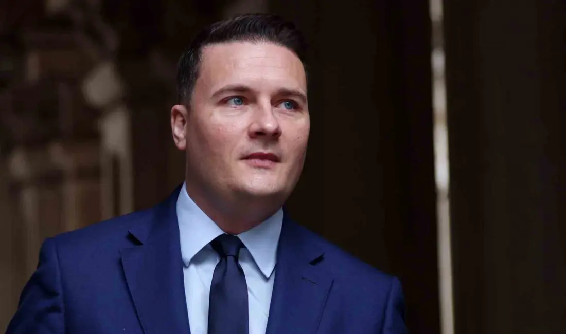 İngiltere’de Başbakan Keir Starmer hükümetinin yerel seçimlerde aldığı yenilginin ardından