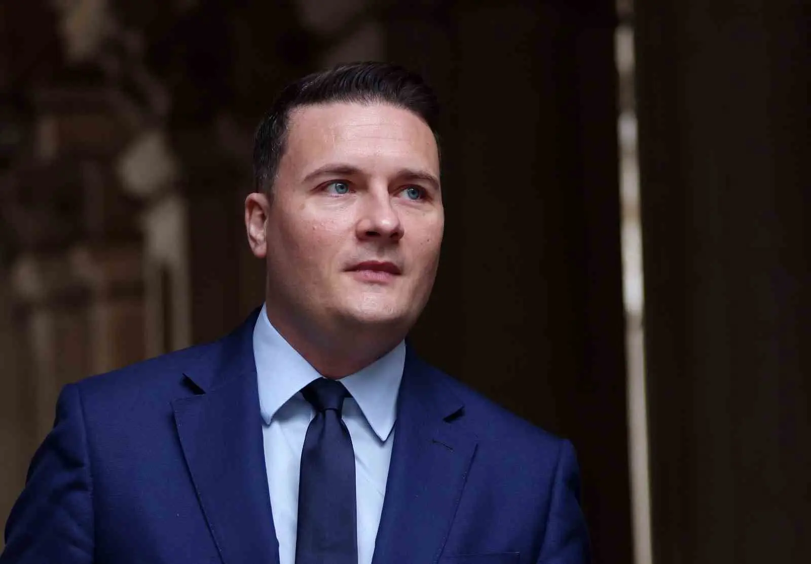 İngiltere’de Başbakan Keir Starmer hükümetinin yerel seçimlerde aldığı yenilginin ardından