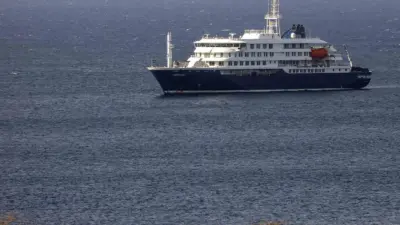 İspanya, hantavirüsü tespit edilen Yeşil Burun Adaları açıklarında demirli bulunan