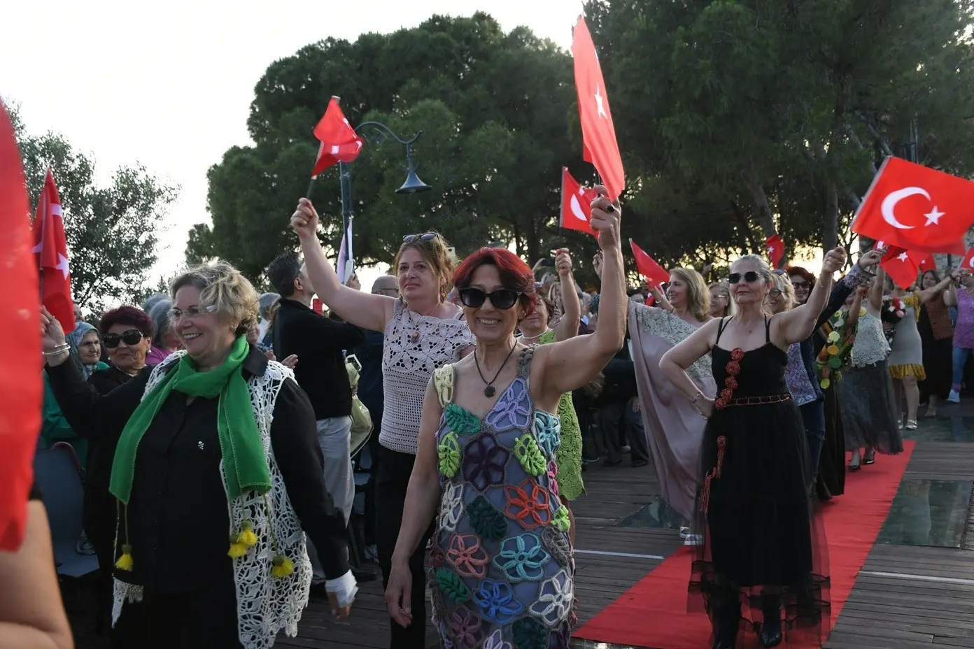 Güvercinada Kalesi’nde düzenlenen “Bir İlmekte Bin Emek” adlı defile programı,
