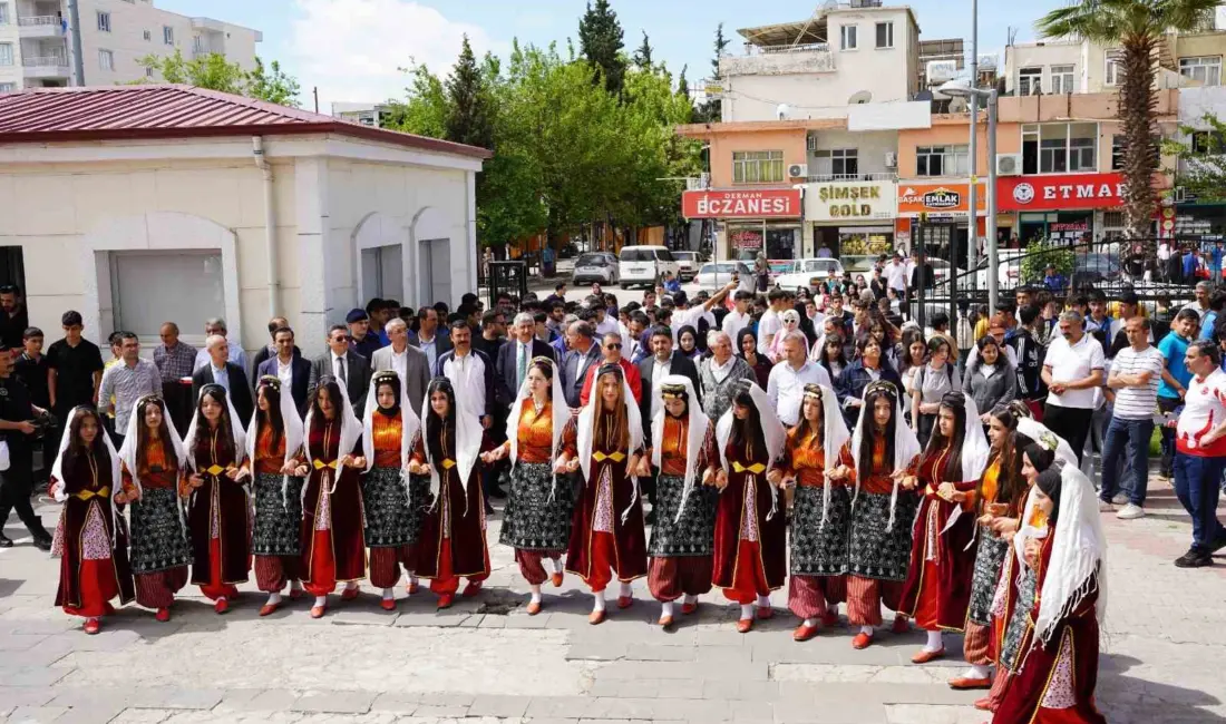 Adıyaman’ın Kahta ilçesinde Gençlik Haftası kapsamında gençlik yürüyüşü düzenlendi. Kahta