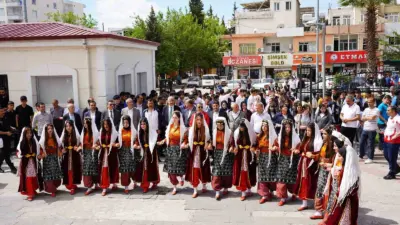Adıyaman’ın Kahta ilçesinde Gençlik Haftası kapsamında gençlik yürüyüşü düzenlendi. Kahta