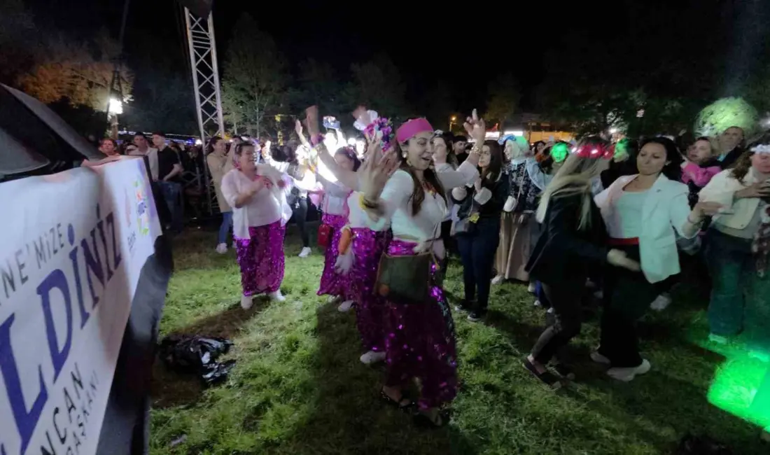 Edirne’de düzenlenen Kakava Şenlikleri’nde sahne alan Tarık Mengüç, performansıyla binlerce
