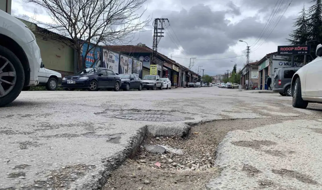 Yollardaki bakım eksikliği sebebiyle araçlarda meydana gelen lastik yarılması, jant