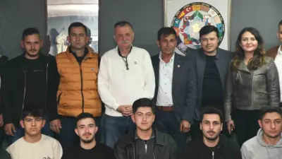 Yunusemre Belediye Başkanı Semih Balaban, Akçaköy Mahallesi’nde gençlerle bir araya