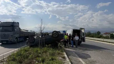 Bursa’nın İznik ilçesinde meydana gelen trafik kazasında kontrolden çıkan otomobil