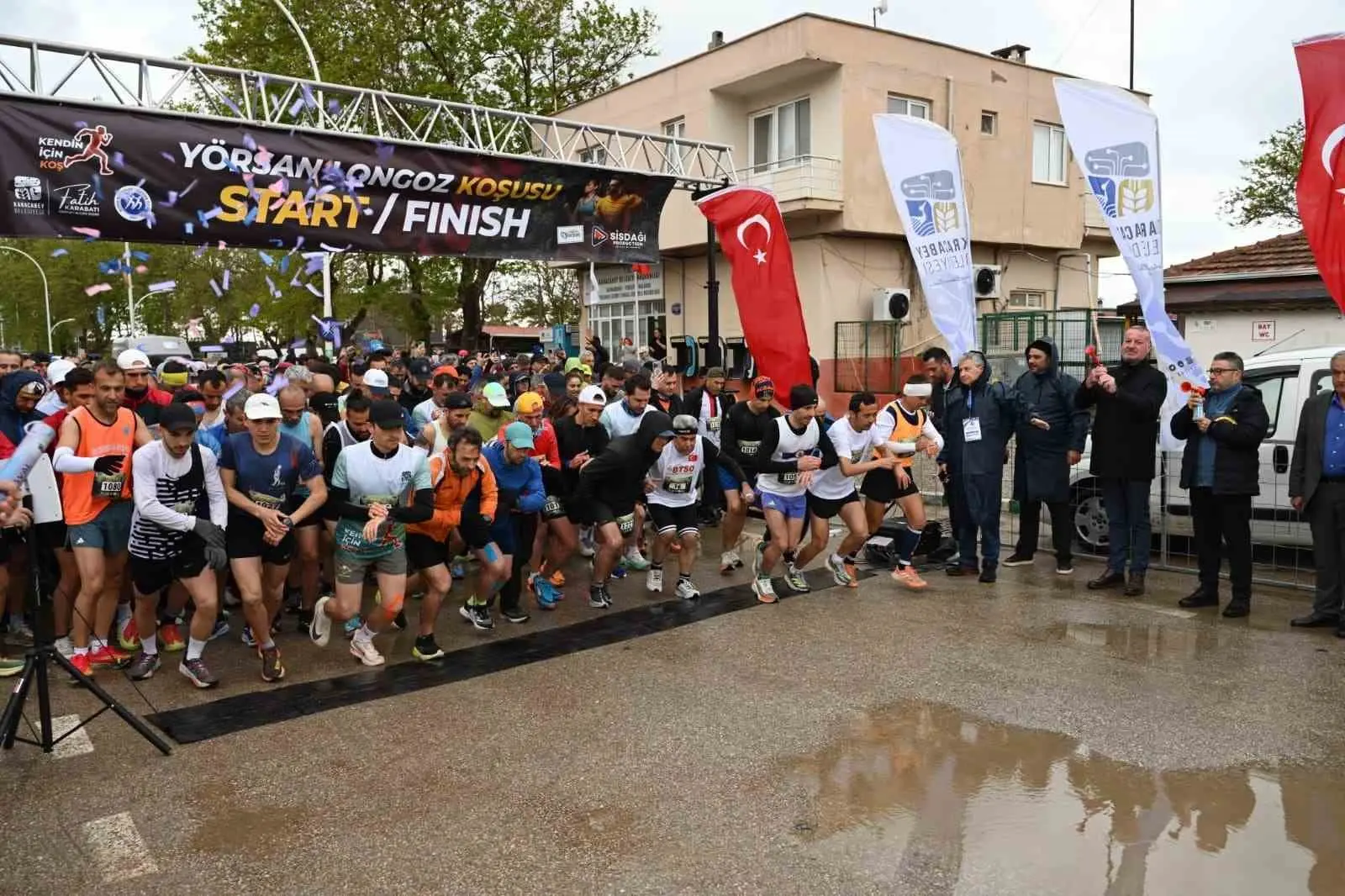 Karacabey’in turizm bölgesi Yeniköy’de yağmura rağmen 450 sporcunun 25 ayrı