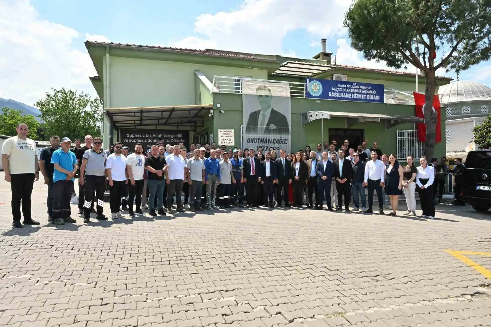 Manisa Büyükşehir Belediyesi Genel Sekreteri Burak Deste, Kurban Bayramı vesilesiyle