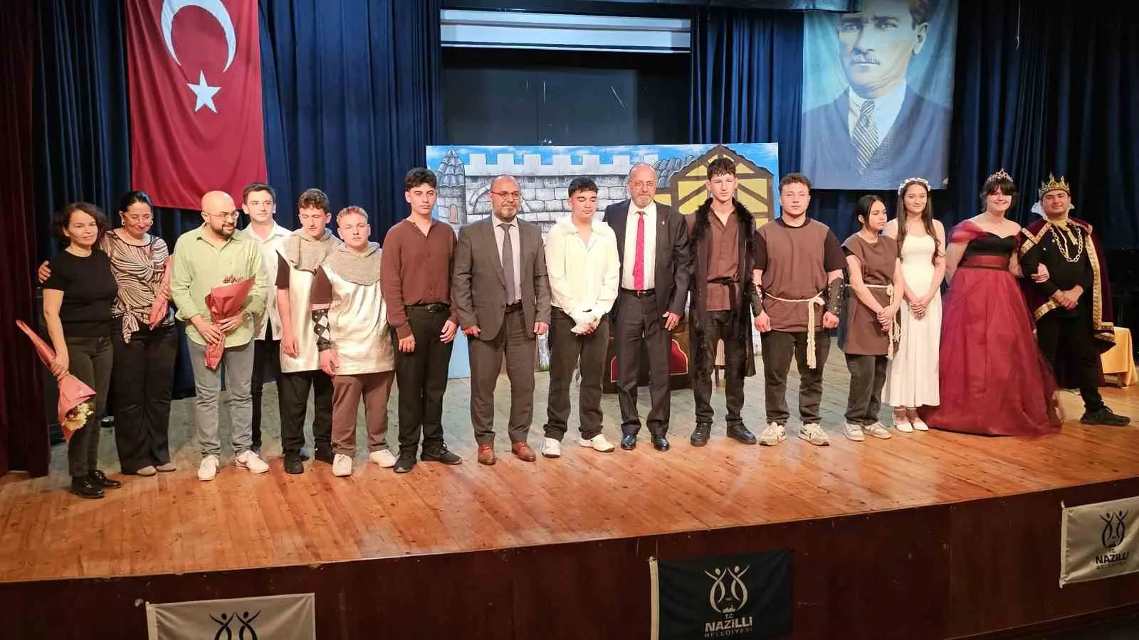 Nazilli Mesleki ve Teknik Anadolu Lisesi Tiyatro Topluluğu ünlü yazar