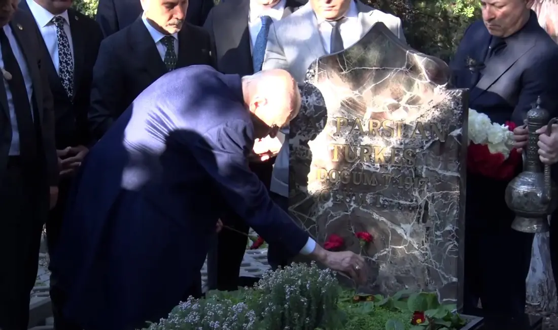 Milliyetçi Hareket Parti (MHP) Genel Başkanı Devlet Bahçeli, Bayram namazı