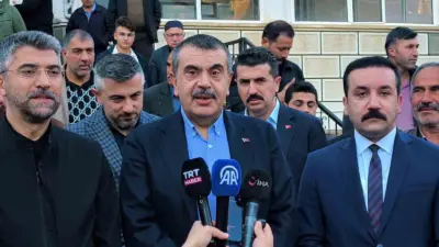 Milli Eğitim Bakanı Yusuf Tekin, bayram namazını baba ocağı olan
