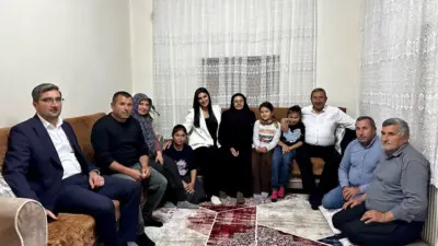 Darende Belediye Başkanı Alican Bozkurt, Irmaklı Mahallesi İlkokulu öğrencisi Ayşe