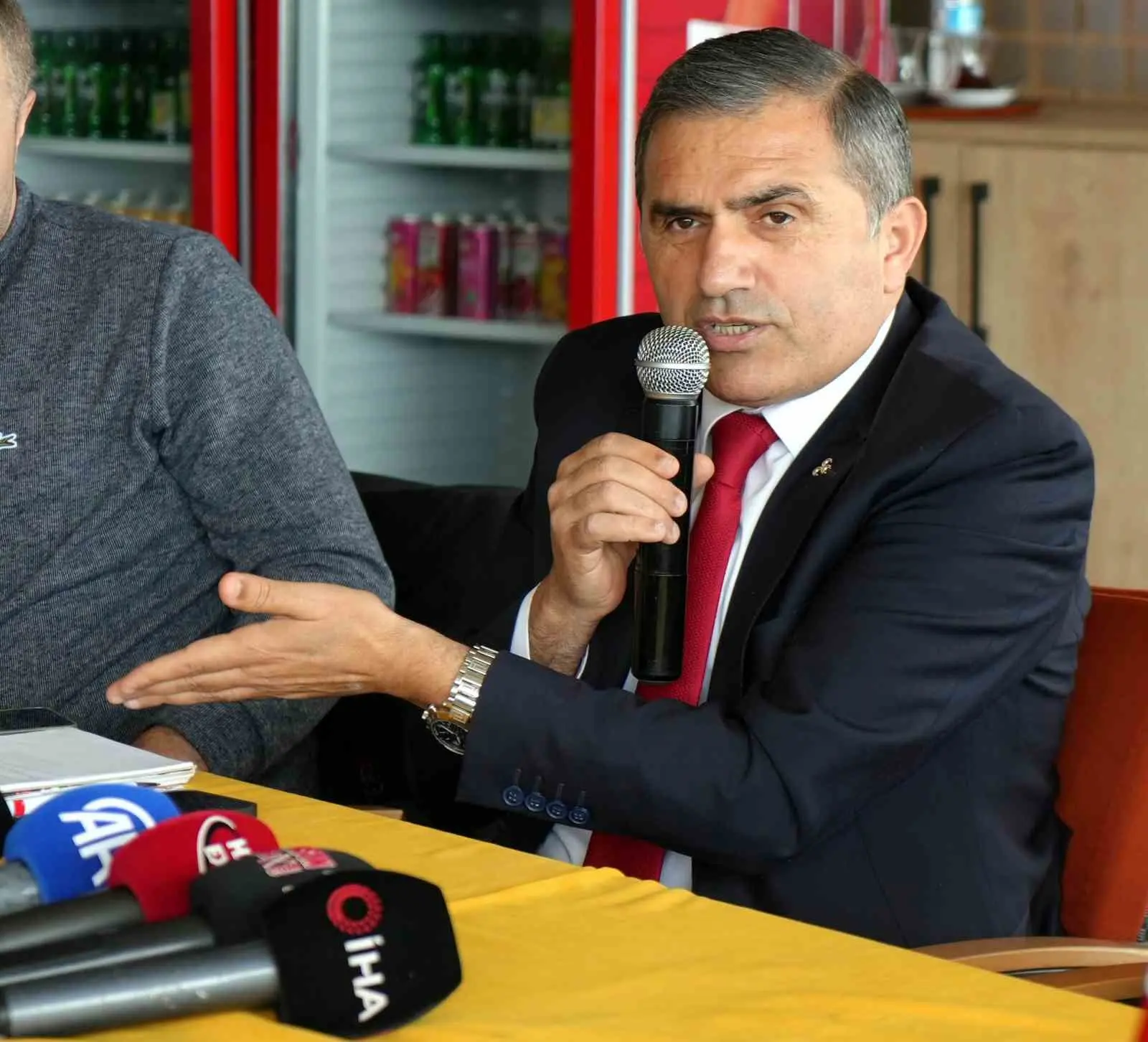 Milliyetçi Hareket Partisi (MHP) Samsun İl Başkanı Burhan Mucur, teşkilat