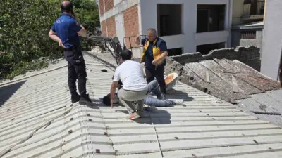 Bursa’nın Mudanya ilçesinde 6 katlı binada çalışan işçilerin bulunduğu sepetli