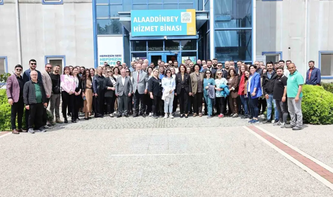 Nilüfer Belediyesi personeli, Kurban Bayramı öncesinde düzenlenen bayramlaşma töreninde bir
