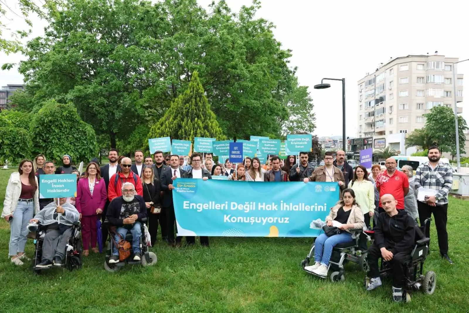 Nilüfer Belediyesi, Engelliler Haftası çerçevesinde düzenlenen yürüyüşle engelli bireylerin haklarına