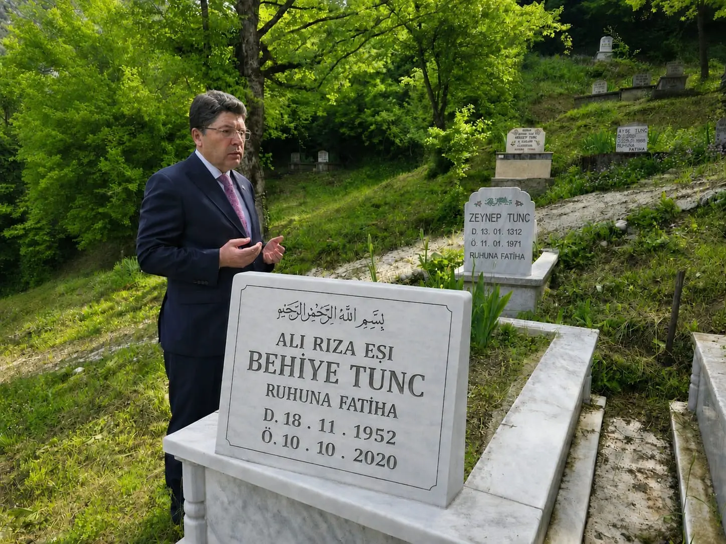 Eski Adalet Bakanı Yılmaz Tunç, 10 Mayıs Anneler Günü nedeniyle