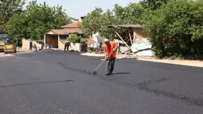 Osmangazi Belediyesi, ilçedeki asfalt yenileme çalışmalarını aralıksız sürdürüyor. Yapılan çalışmalar