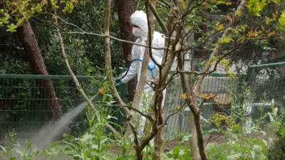 Osmangazi Belediyesi, yaz aylarında artan bakteri riskine karşı parklar ve