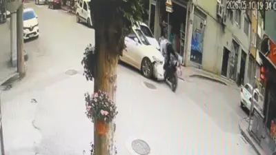 Bursa’nın İnegöl ilçesinde meydana gelen kazada otomobil ile çarpışan motosikletin