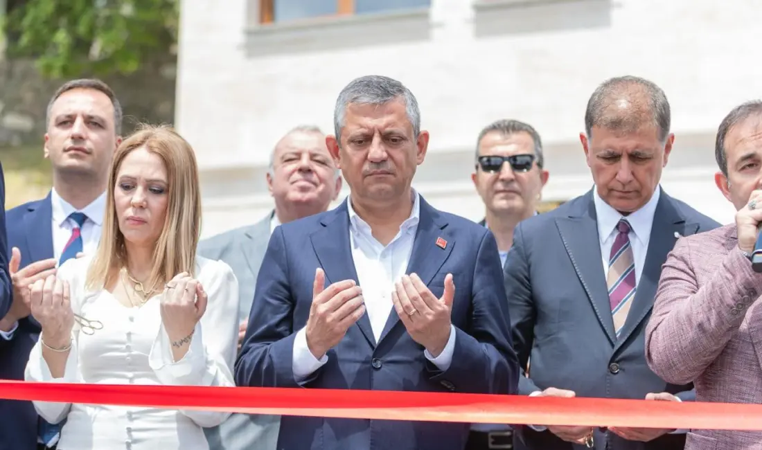 Cumhuriyet Halk Partisi Genel Başkanı Özgür Özel, İzmir’in Bornova ilçesinde