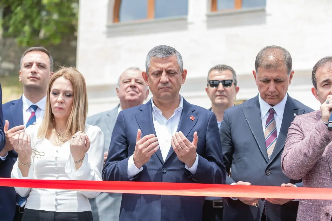 Cumhuriyet Halk Partisi Genel Başkanı Özgür Özel, İzmir’in Bornova ilçesinde