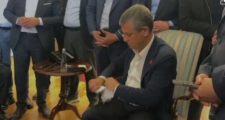 Mutlak butlan kararı ile CHP Genel Başkanlığı görevinden alınan Özgür