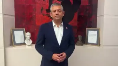 Özgür Özel yaptığı videolu açıklamada, “Milletimizi, sevenlerimizi sözle tepki göstermeye,