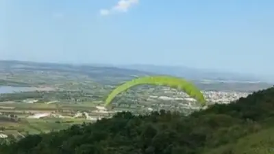 Bursa’da yamaç paraşütü yapan bir kişi, havalandıktan kısa süre sonra