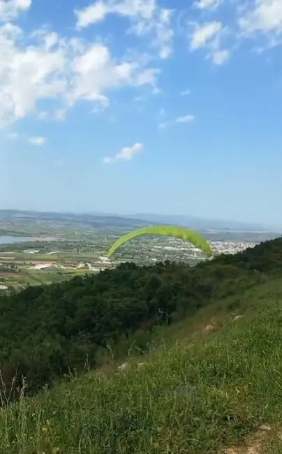 Bursa’da yamaç paraşütü yapan bir kişi, havalandıktan kısa süre sonra