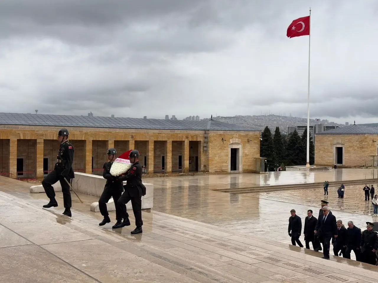 Rusya Federasyonu’nun Ankara Büyükelçisi Sergey Vershinin, Anıtkabir’i ziyaret etti. Cumhurbaşkanı