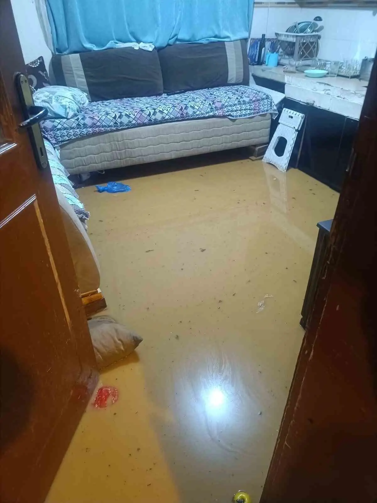 Bursa’nın İnegöl ilçesinde akşam saatlerinde etkili olan sağanak yağış, kırsal