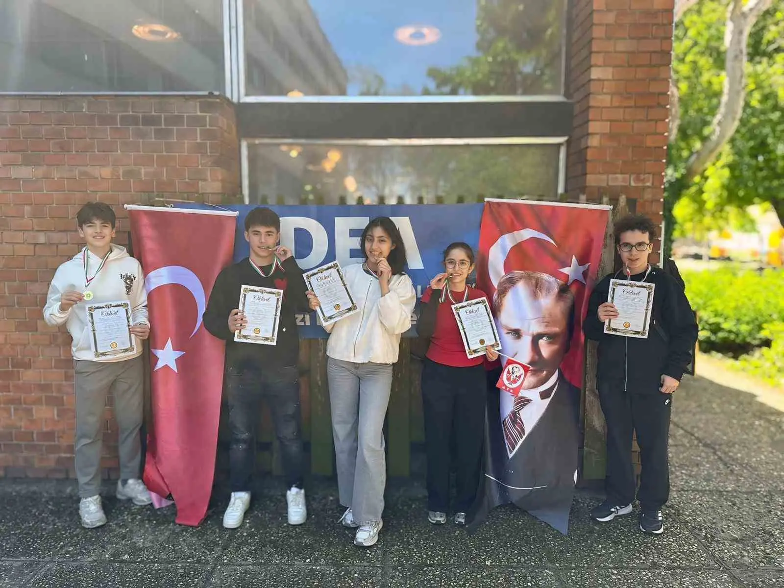 Şahinkaya Fen Lisesi öğrencileri, Macaristan’da düzenlenen uluslararası icat ve inovasyon