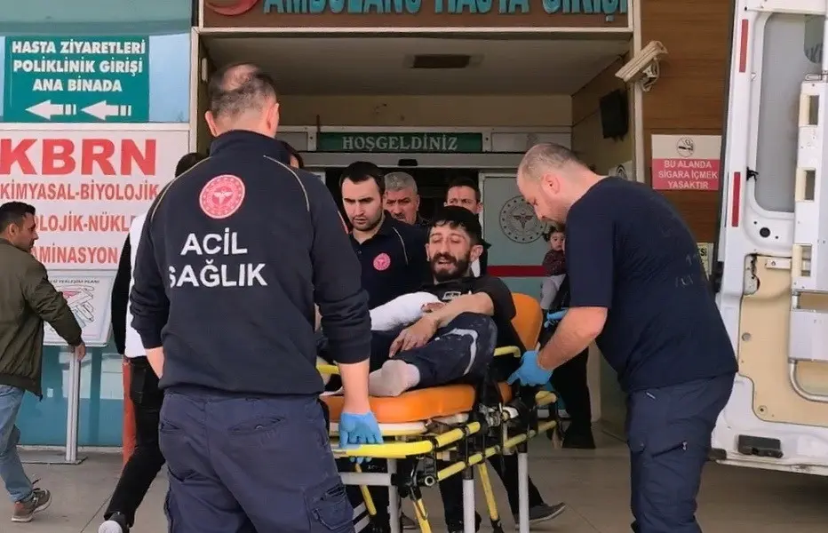 Bursa’nın İnegöl ilçesinde demir sac kesimi yapan genç, spiral taşının