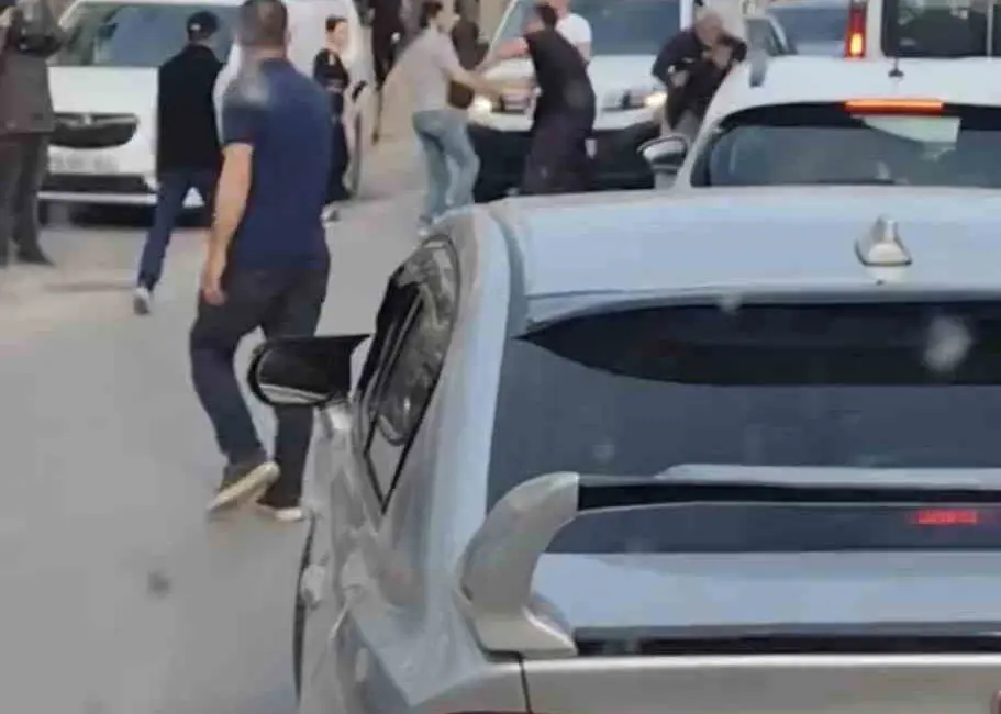 Bursa’da trafikte çıkan tartışma, döner bıçaklı kavgaya dönüştü. O anlar