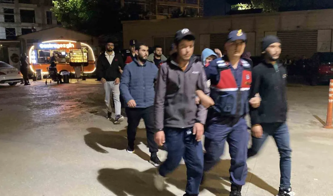 Bursa’nın İnegöl ilçesinde jandarma ekiplerince düzenlenen operasyonda ü kaçak yollarla