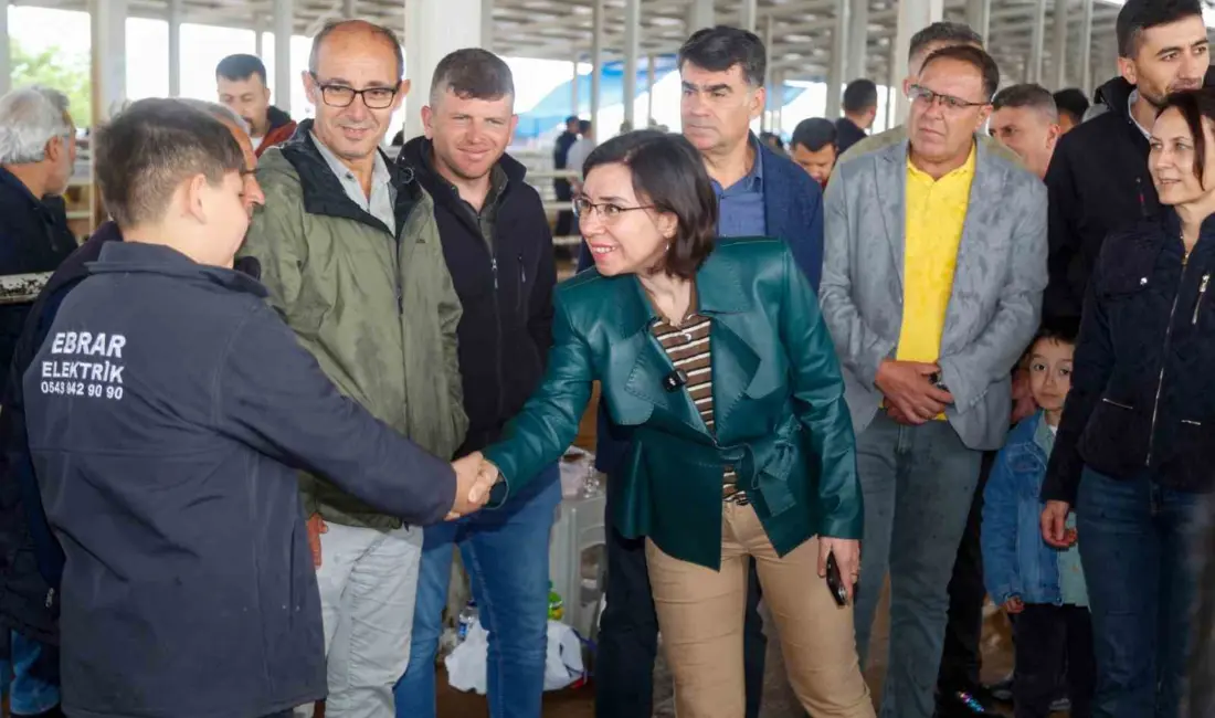 Uşak Belediye Başkan Vekili Hatice Terekeci Özkan, belediye başkan yardımcıları