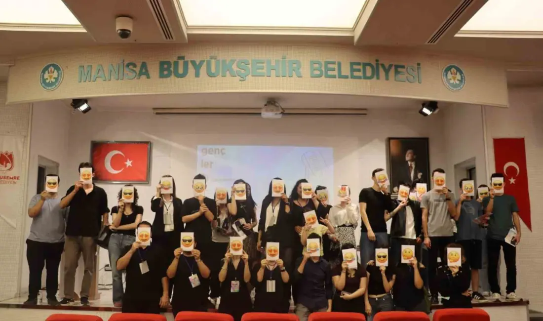 Yunusemre Belediyesi, gençlerin düşüncelerini ifade edebilmesi için Açık Mikrofon paneli