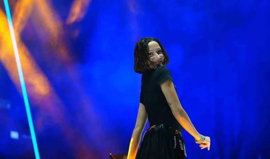 Manisa Büyükşehir Belediyesi tarafından düzenlenen 19 Mayıs Gençlik Festivali, sanatçı