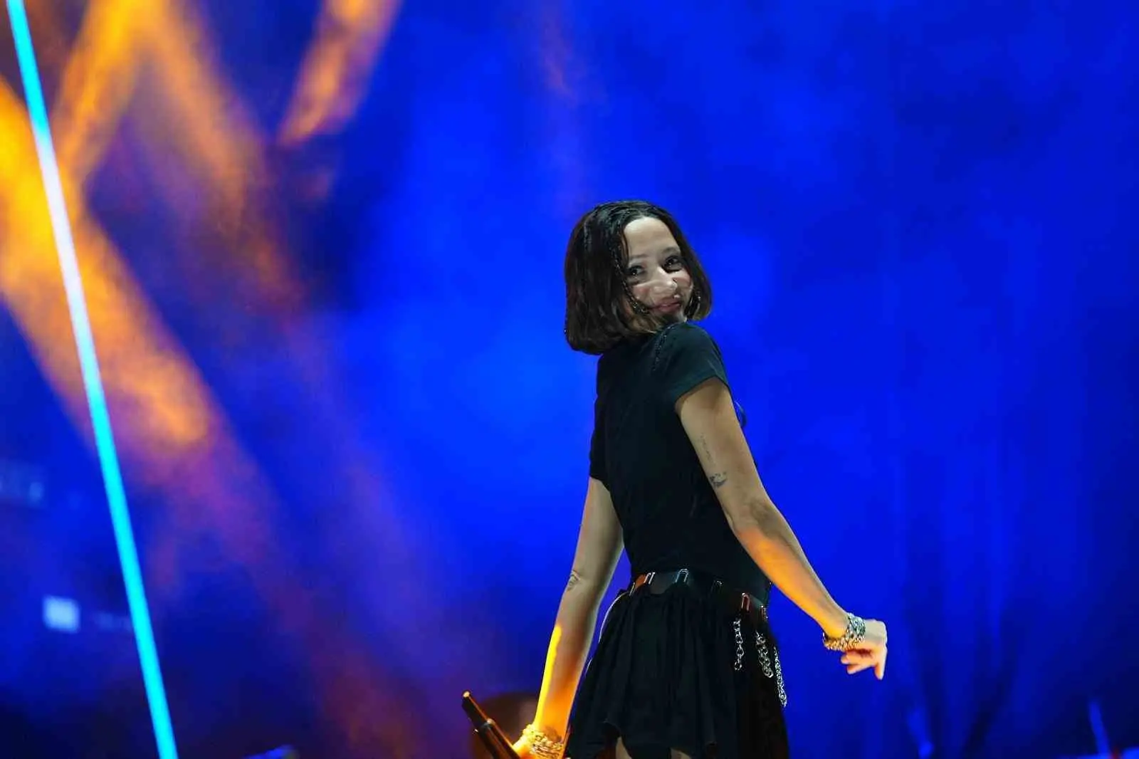 Manisa Büyükşehir Belediyesi tarafından düzenlenen 19 Mayıs Gençlik Festivali, sanatçı