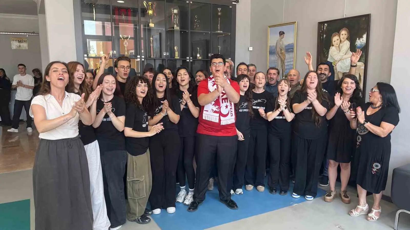 Bursa Zeki Müren Güzel Sanatlar Lisesi öğrencileri, “A Millî Futbol