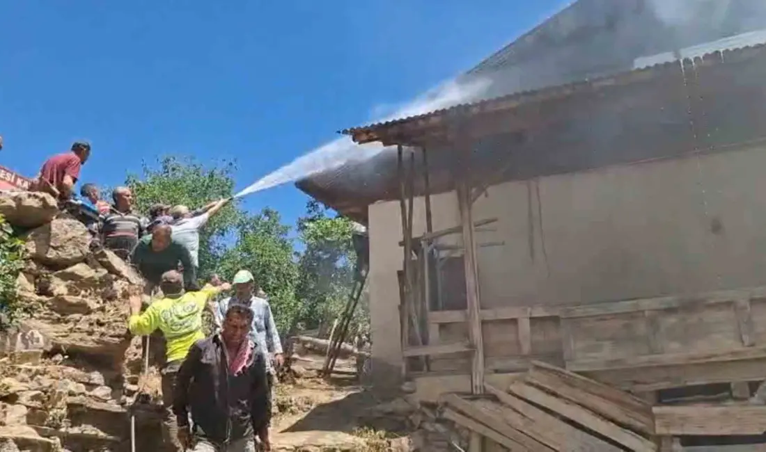 Adana’nın Feke ilçesinde yangın çıkan eve kullanılamaz hale geldi. ?