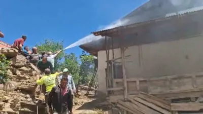 Adana’nın Feke ilçesinde yangın çıkan eve kullanılamaz hale geldi. ?