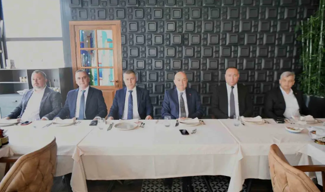 AK Parti Çanakkale Milletvekili Ayhan Gider, Gelibolu’da ilçe başkanlarıyla yaptığı