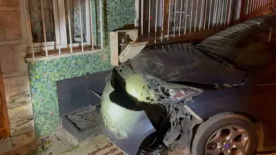 Bursa’da iddiaya göre alkollü sürücü, direksiyon hakimiyetini kaybedip kaldırımda park