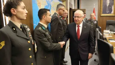 Milli Savunma Bakanı Yaşar Güler, Kara Kuvvetleri Komutanı Orgeneral Metin