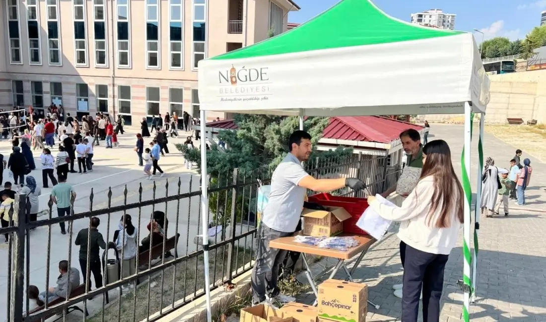 Niğde Belediyesi; gerçekleştirilen LGS sınavına giren öğrenciler için kırtasiye seti,