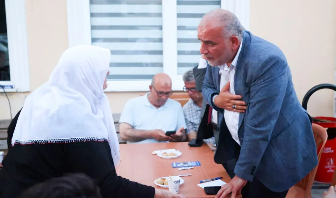 Samsun’un Canik Belediye Başkanı İbrahim Sandıkçı, vatandaşlarla istişare halinde çalışmaya