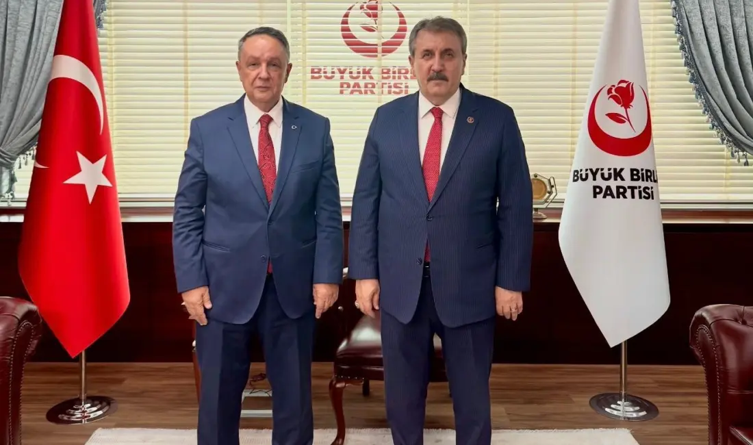 Büyük Birlik Partisi’nin (BBP) 13. Olağan Büyük Kurultayı yoğun katılımla