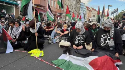 Almanya’nın başkenti Berlin’de Filistin’e destek gösterisine sert müdahalede bulunan polis,